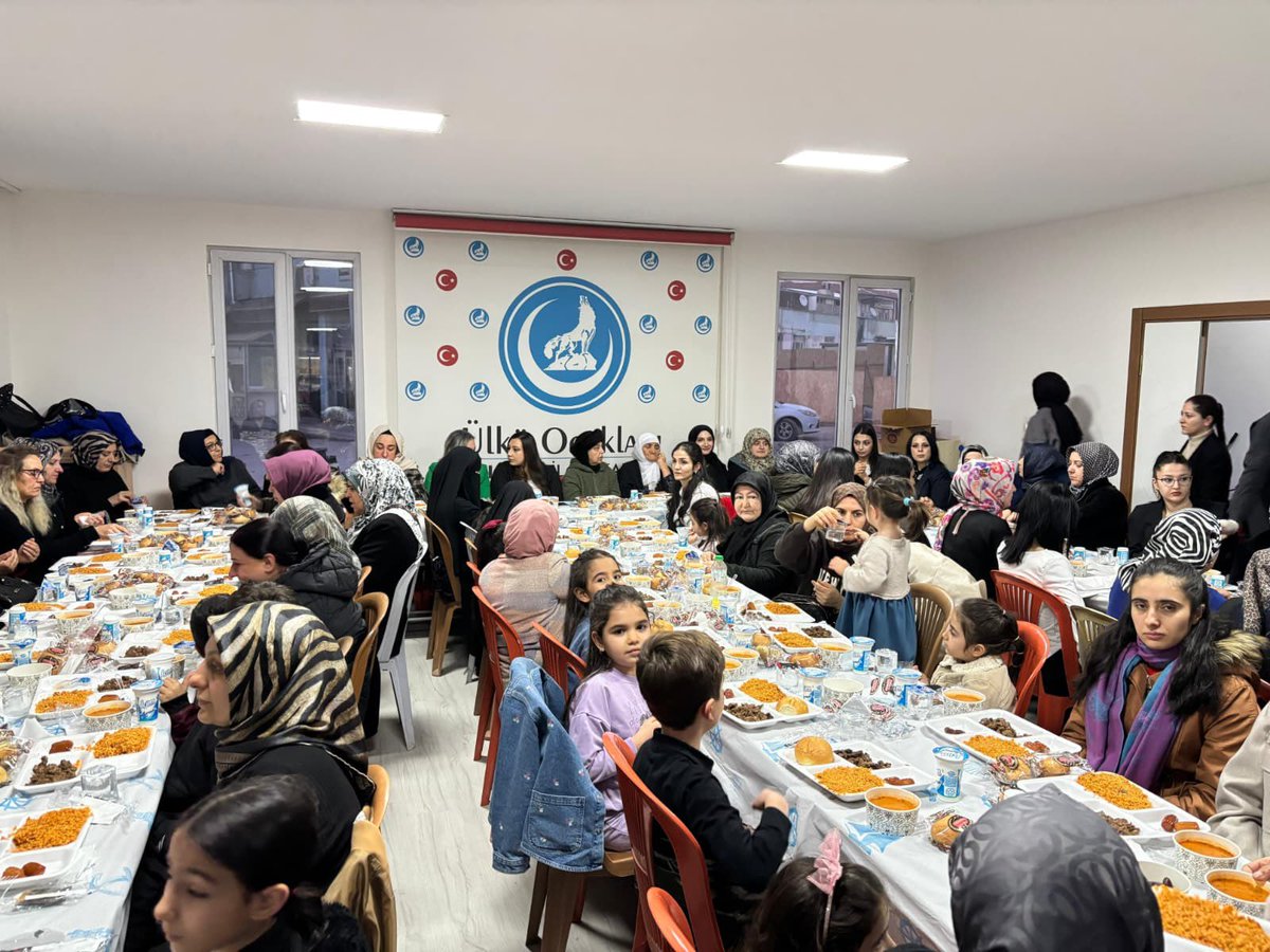 turgaysengonul's tweet photo. Ülkü Ocakları Malatya İl Başkanlığı olarak Mübarek Ramazan Ayının 18. iftarını #8MartKadınlarGünü dolayısıyla Asena Birimimizin koordinesinde; Ülkücü şehitlerimizin yakınları, teşkilatımızın emektar anaları, KAÇEP Başkanı, TES Kadın Komisyonu Başkanı, geçmiş dönem kadın kolları başkanları, il yöneticilerimizin aileleri, teşkilatımızın anneleri ve asenalarımızla gerçekleştirdik. Çeşitli hediyelerle günlerini kutladık.

İftar programımıza destek veren geçmiş dönem KAÇEP başkanı Selma Çiçek'e teşekkür ediyoruz.