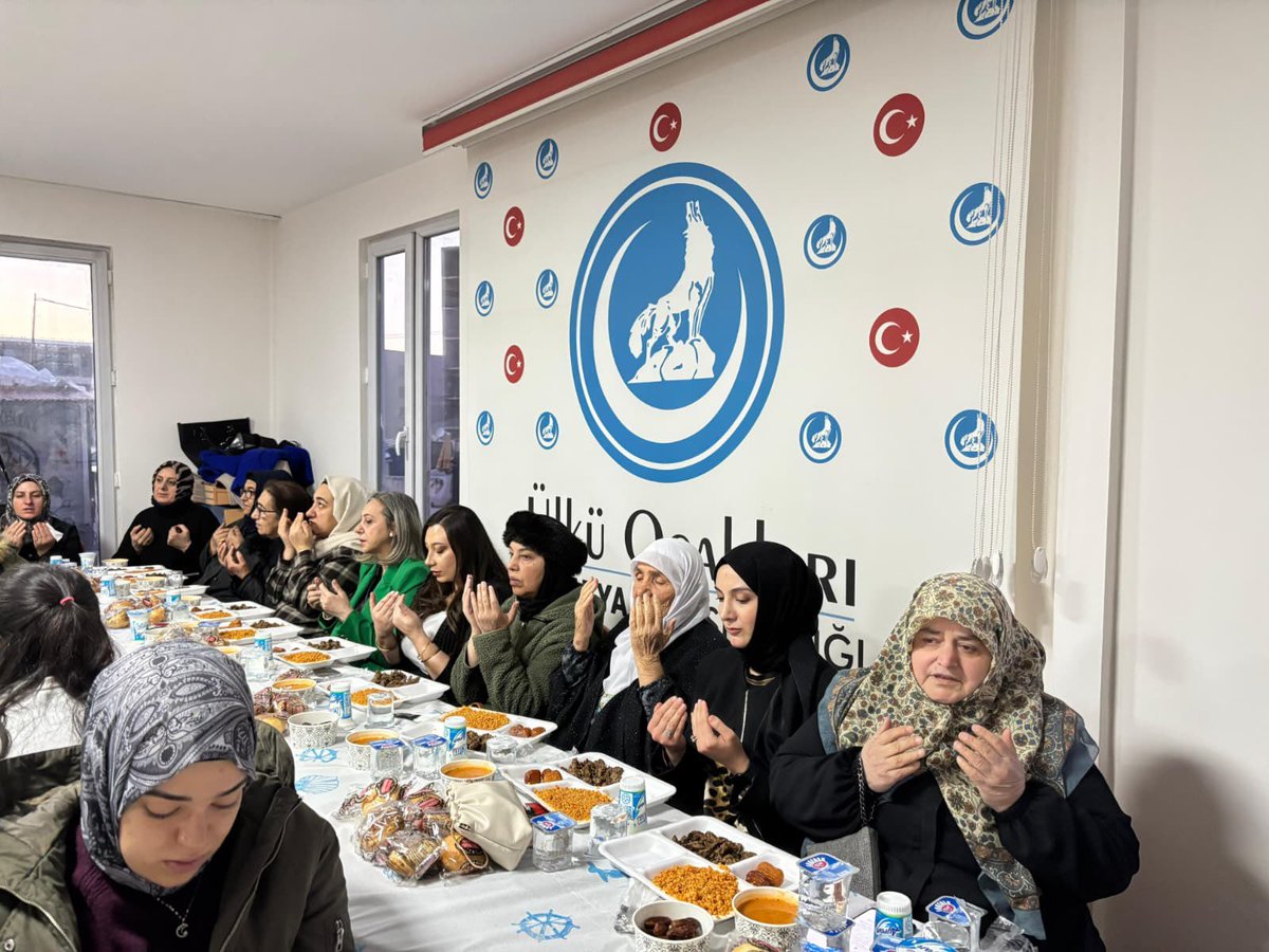 turgaysengonul's tweet photo. Ülkü Ocakları Malatya İl Başkanlığı olarak Mübarek Ramazan Ayının 18. iftarını #8MartKadınlarGünü dolayısıyla Asena Birimimizin koordinesinde; Ülkücü şehitlerimizin yakınları, teşkilatımızın emektar anaları, KAÇEP Başkanı, TES Kadın Komisyonu Başkanı, geçmiş dönem kadın kolları başkanları, il yöneticilerimizin aileleri, teşkilatımızın anneleri ve asenalarımızla gerçekleştirdik. Çeşitli hediyelerle günlerini kutladık.

İftar programımıza destek veren geçmiş dönem KAÇEP başkanı Selma Çiçek'e teşekkür ediyoruz.