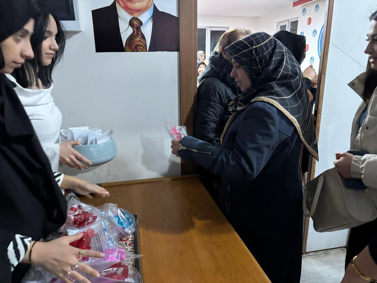 turgaysengonul's tweet photo. Ülkü Ocakları Malatya İl Başkanlığı olarak Mübarek Ramazan Ayının 18. iftarını #8MartKadınlarGünü dolayısıyla Asena Birimimizin koordinesinde; Ülkücü şehitlerimizin yakınları, teşkilatımızın emektar anaları, KAÇEP Başkanı, TES Kadın Komisyonu Başkanı, geçmiş dönem kadın kolları başkanları, il yöneticilerimizin aileleri, teşkilatımızın anneleri ve asenalarımızla gerçekleştirdik. Çeşitli hediyelerle günlerini kutladık.

İftar programımıza destek veren geçmiş dönem KAÇEP başkanı Selma Çiçek'e teşekkür ediyoruz.