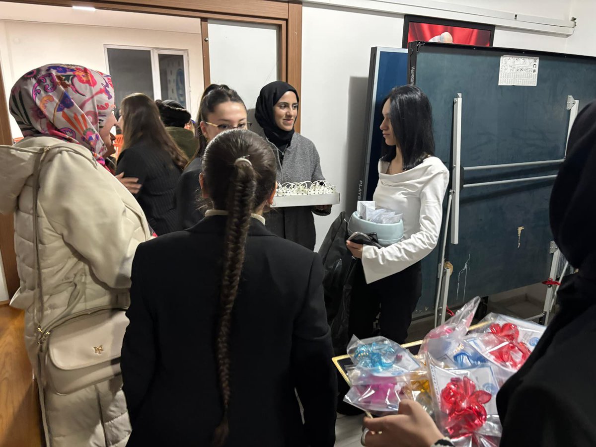 turgaysengonul's tweet photo. Ülkü Ocakları Malatya İl Başkanlığı olarak Mübarek Ramazan Ayının 18. iftarını #8MartKadınlarGünü dolayısıyla Asena Birimimizin koordinesinde; Ülkücü şehitlerimizin yakınları, teşkilatımızın emektar anaları, KAÇEP Başkanı, TES Kadın Komisyonu Başkanı, geçmiş dönem kadın kolları başkanları, il yöneticilerimizin aileleri, teşkilatımızın anneleri ve asenalarımızla gerçekleştirdik. Çeşitli hediyelerle günlerini kutladık.

İftar programımıza destek veren geçmiş dönem KAÇEP başkanı Selma Çiçek'e teşekkür ediyoruz.