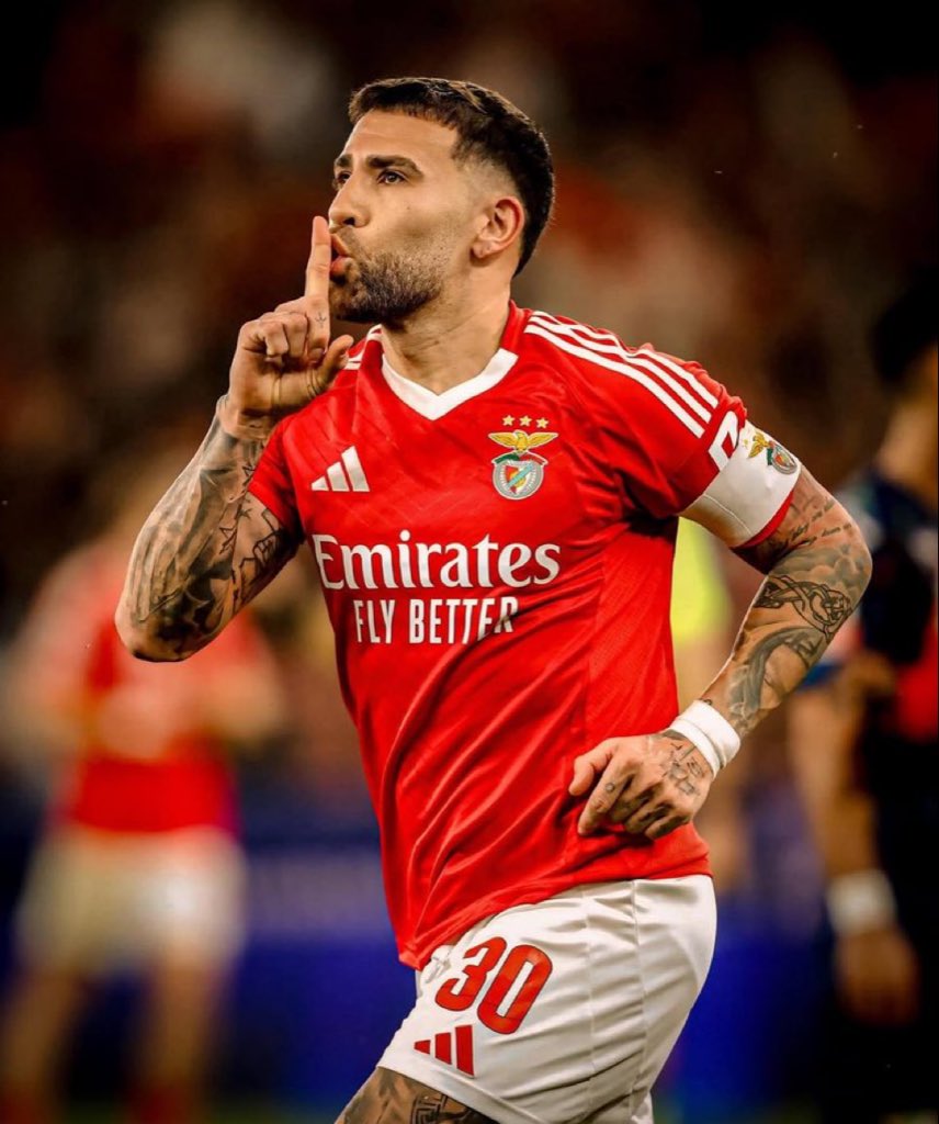 rcostadoazeite's tweet photo. Certamente teve mercado para sair e ir ganhar mais, renovou depois de um boa temporada.

Fiquei muito feliz, não temos um líder como ele, produzia exibições milagrosas, mas parece que em 2026 está a dar as últimas, com más exibições constantes.

Acho que chegou a hora do Otamendi.