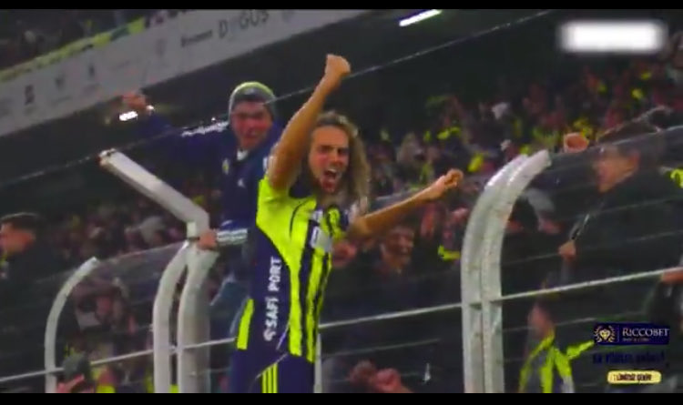 Sarı kart yok     //     Sarı kart

ALAYINIZA RAĞMEN!