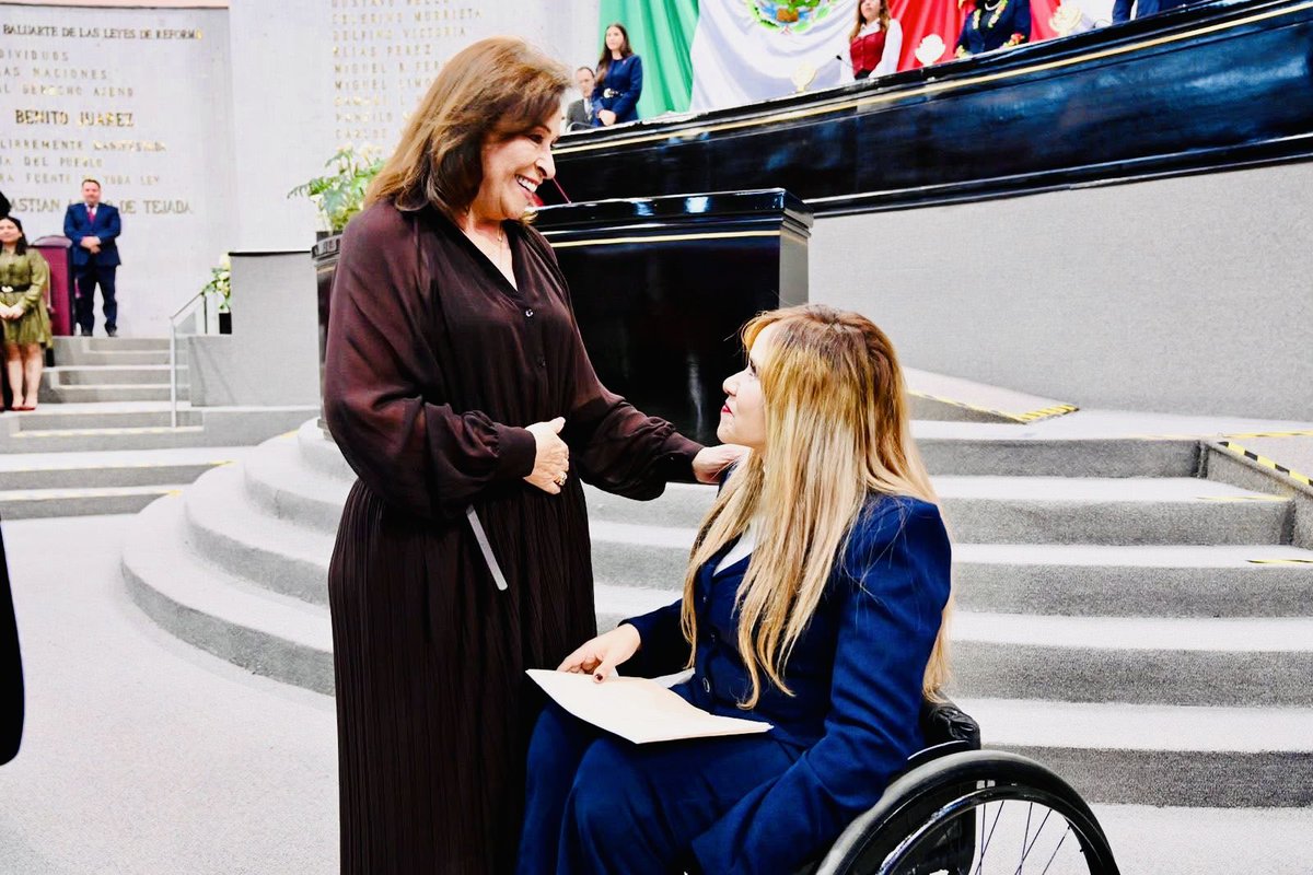 Azuara82's tweet photo. En días pasados, en el marco del Día Internacional de las Mujeres (8M), asistí al Congreso del Estado de Veracruz para atestiguar la entrega de reconocimientos a dos mujeres cuya trayectoria honra la lucha por la igualdad y la dignidad. Ana María Autrán y María Luisa Bandala. https://t.co/nk4bnoRlgn