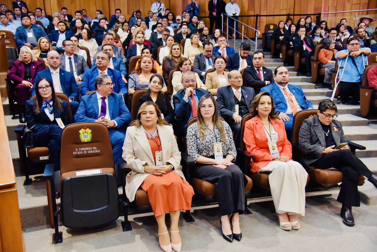 Azuara82's tweet photo. En días pasados, en el marco del Día Internacional de las Mujeres (8M), asistí al Congreso del Estado de Veracruz para atestiguar la entrega de reconocimientos a dos mujeres cuya trayectoria honra la lucha por la igualdad y la dignidad. Ana María Autrán y María Luisa Bandala. https://t.co/nk4bnoRlgn