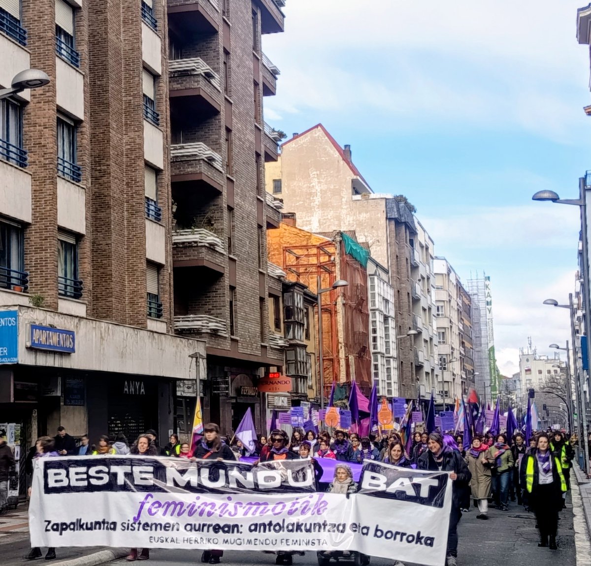 alavaesperanza's tweet photo. Hoy, 8M , Día Internacional de la Mujer ✊🏻💜♀️
El Teléfono de la Esperanza de Álava está ahí para escucharte, de forma gratuita y confidencial.
A veces, hablar con alguien puede ser el primer paso para volver a empezar 💪🏻✊🏻👫🟰
#8M
#945147014 ☎️
#DiaInternacionalDeLaMujer 💜 https://t.co/EO5sid4d7C