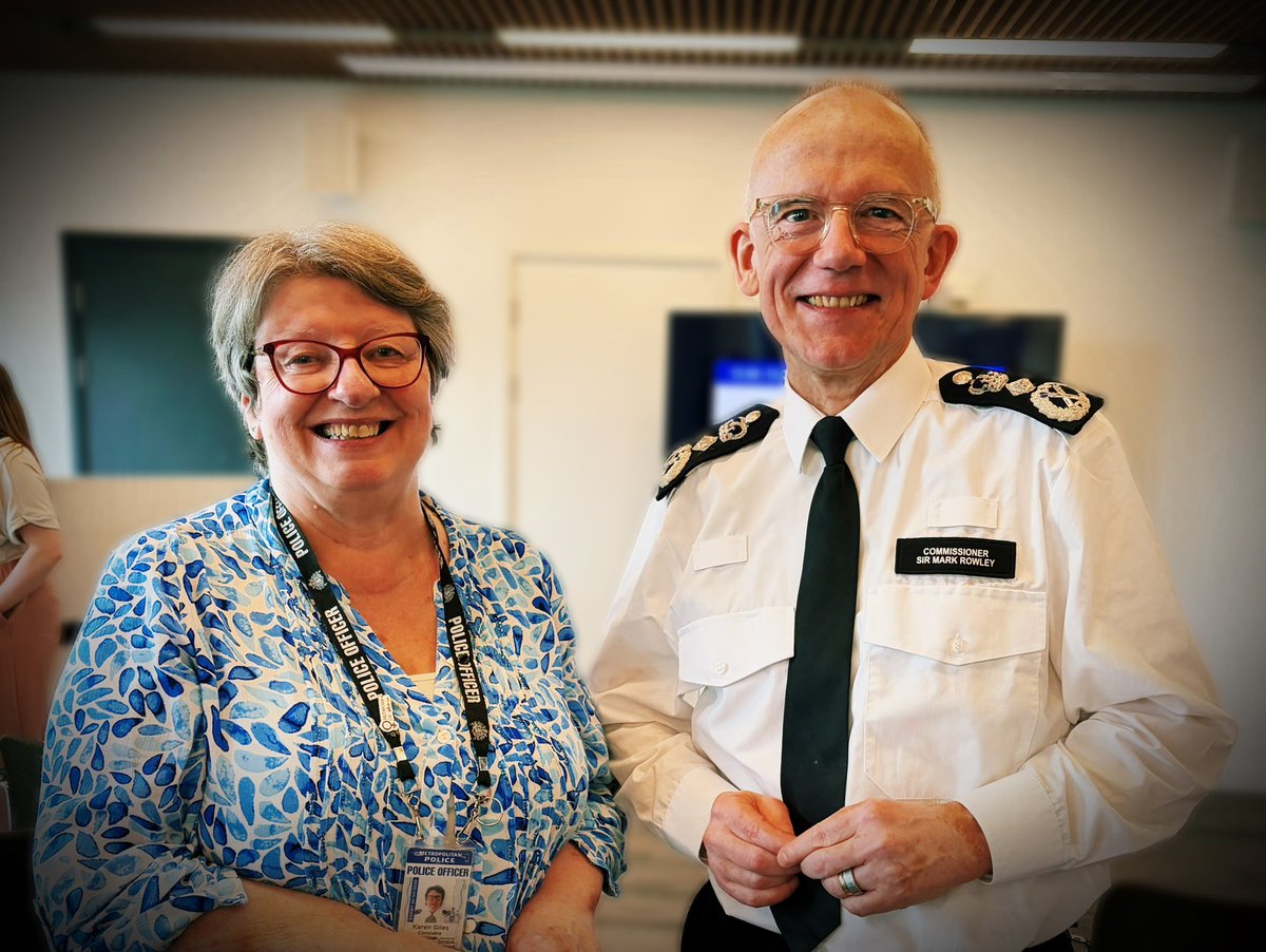 MPS_NoW's tweet photo. The NoW Exec were thrilled to recognise the contribution of PC Karen Giles, who celebrates 50 years service as a PC in July. No one prouder than our Officer Co Chair though! 

This begins the journey of the new NoW Reward &amp; Recognition Strategy we are excited to be implementing. https://t.co/xq8irgEFqW