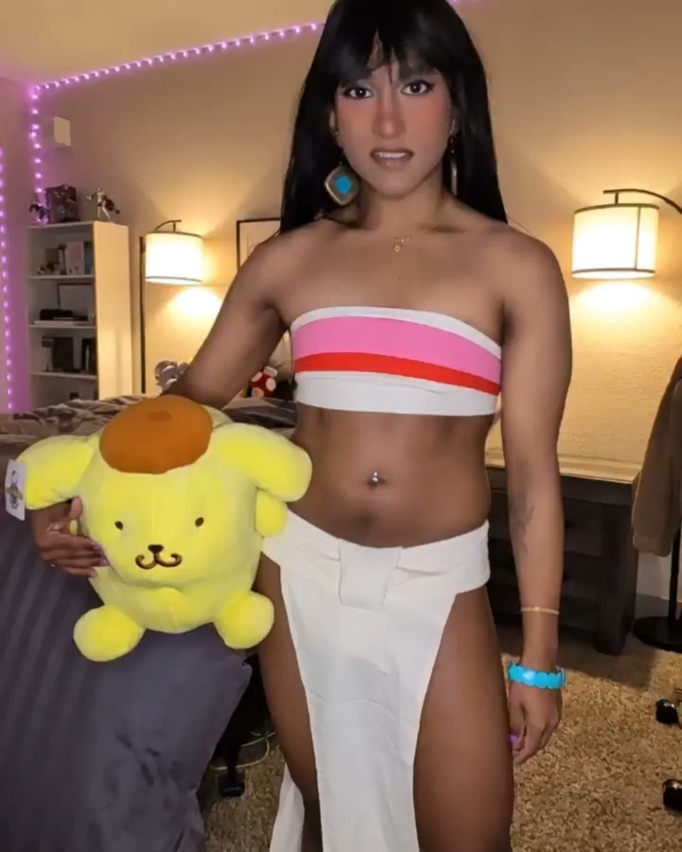 KinAkira1996's tweet photo. "Tulio! The hip! The hip!" ⋆.ೃ࿔🌸*:･
#Chel #cosplayer https://t.co/NUL3wH4YxE