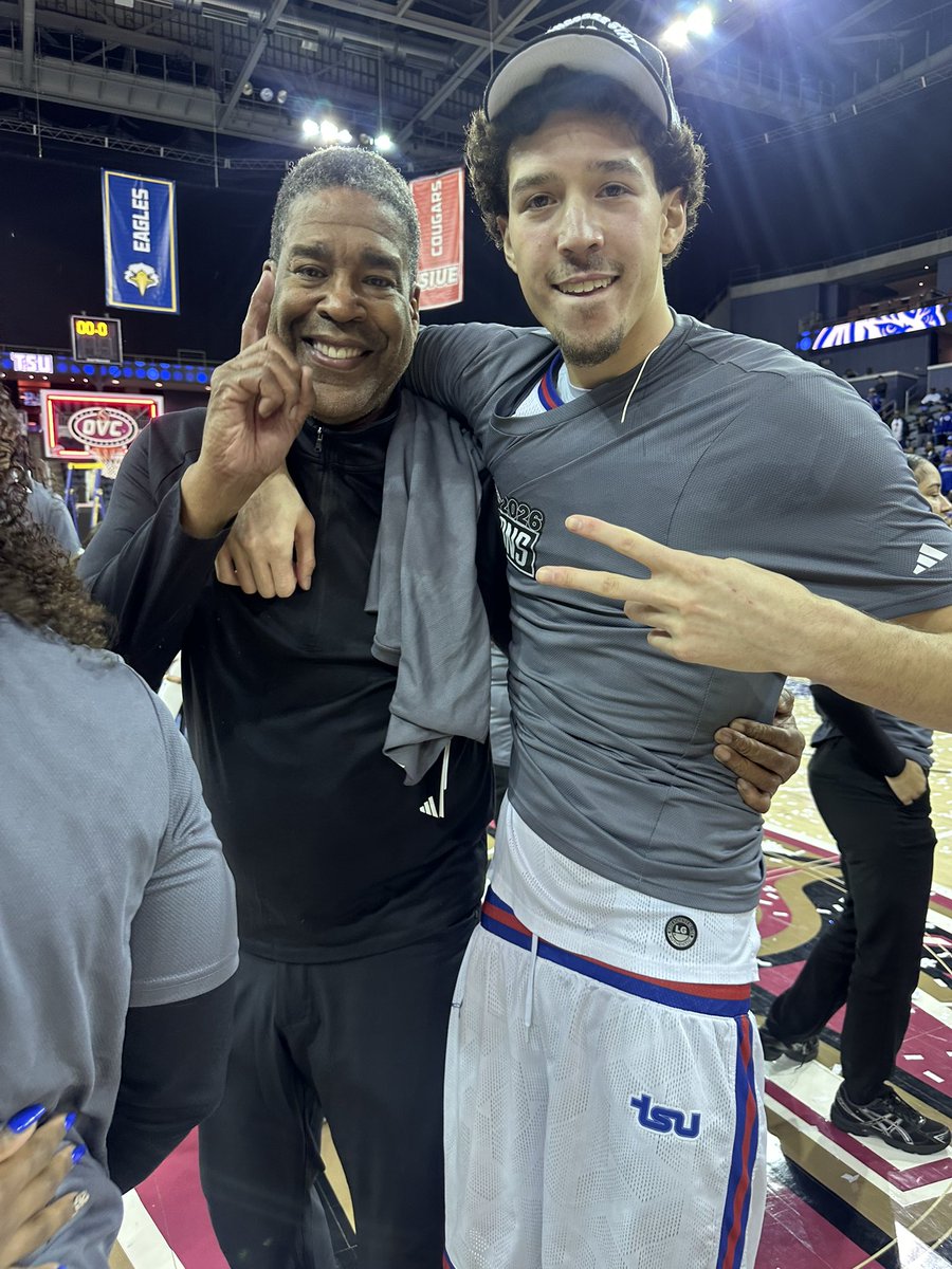 alexgarcia1030's tweet image. 💍thank you God. #AMDG