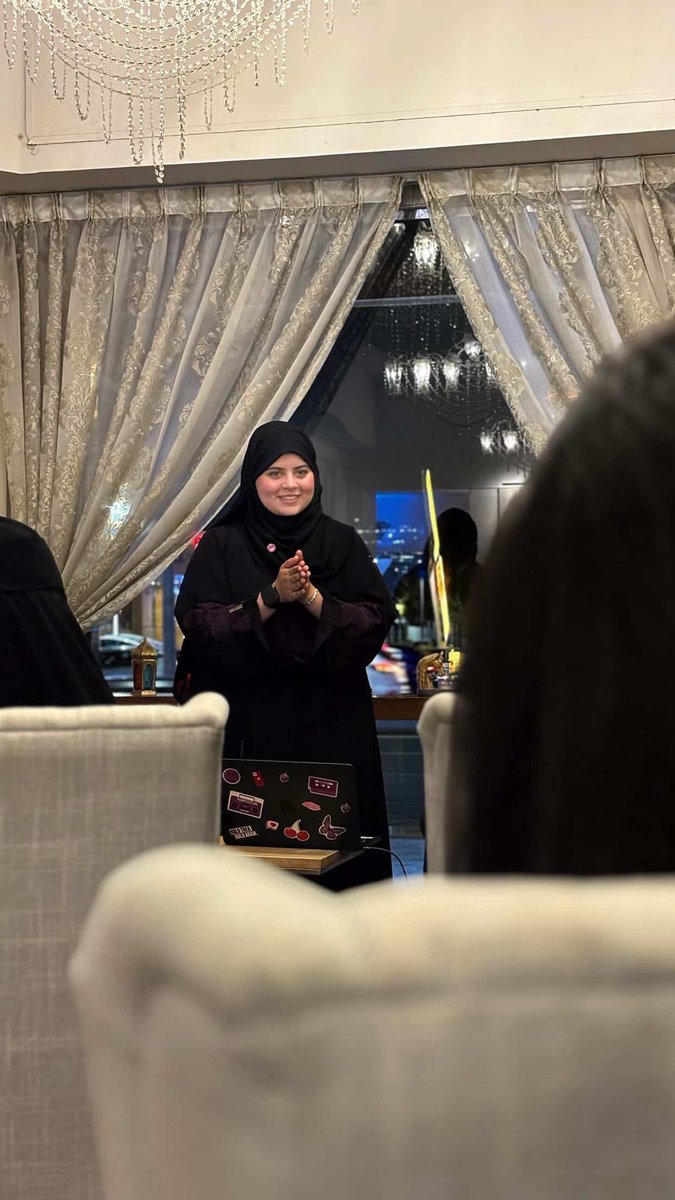 Rahafabunada75's tweet photo. ورشة جديدة وانجازات جديدة باذن الله!! 
امس قدمت ورشة بعنوان 
نظام المحتوى الذكي! 
شرحت فيها عن استراتيجية تمكّن الشخص انه ينشر محتوى 30 يوم بدون انقطاع! 
واهمية الالتزام.

وهذه كانت بعض اراء الحضور للورشة.. 
الحمدلله على هذه الفرصه، وحريصة اني انشئ مثلها  💙
#تسويق_بالمحتوى https://t.co/qz18a5oIKl