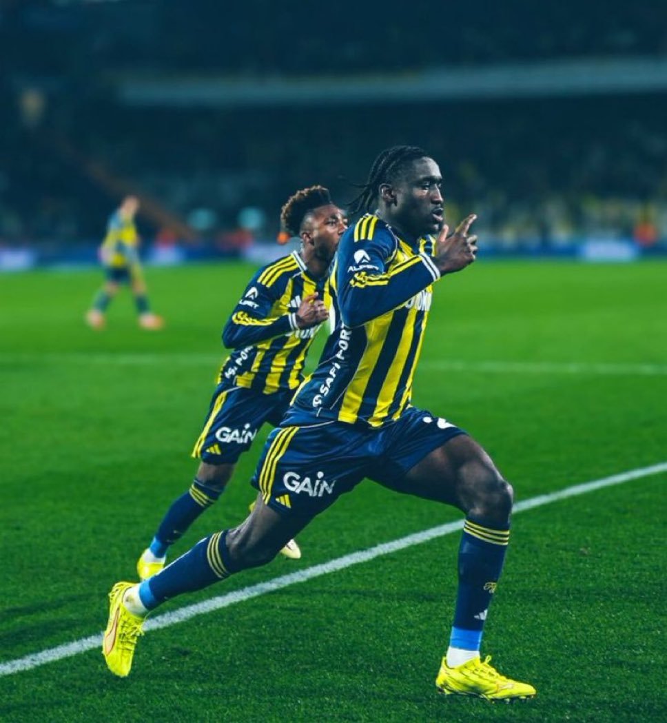 Aktif olarak ligin en iyi forveti.