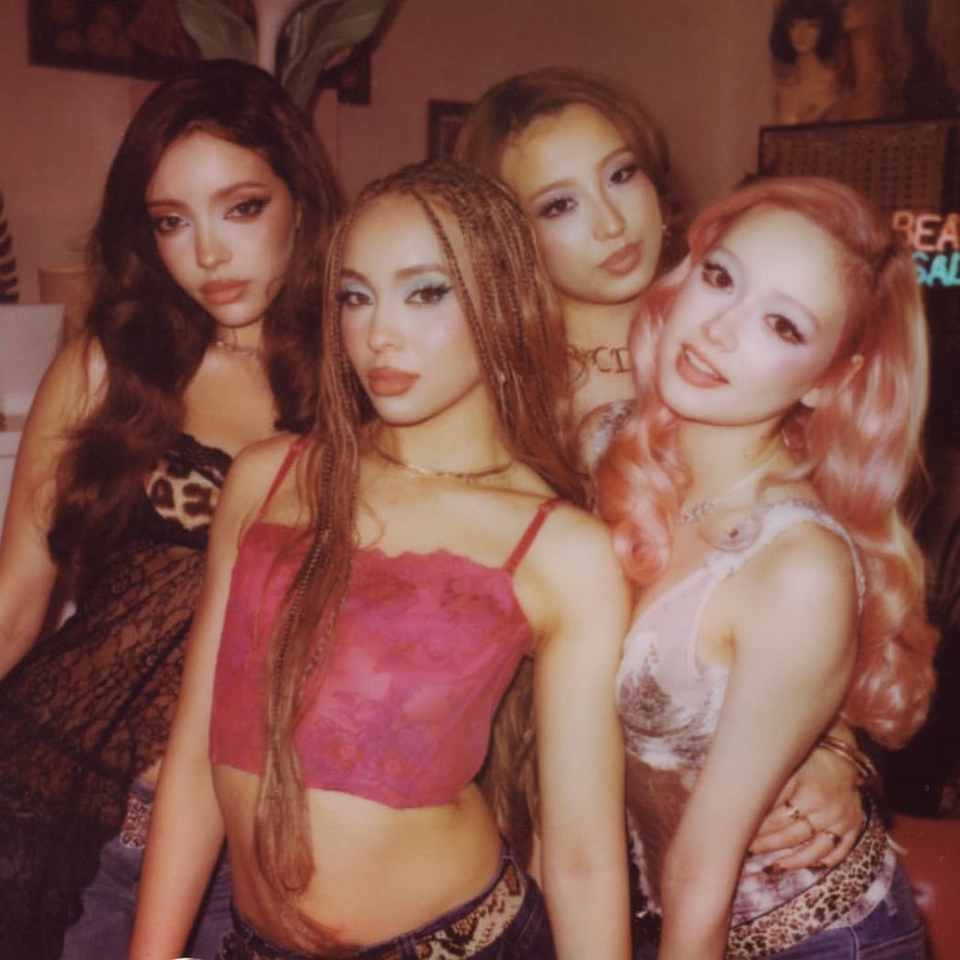 GirlsetGlobal's tweet photo. #GIRLSET &amp; #NMIXX are rumored to both attend Lollapalooza this year! https://t.co/ibveFISkhl