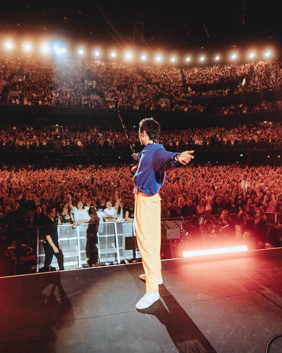 Harry on stage for One Night Only at the Co-Op Live Arena in Manchester

📸: Netflix