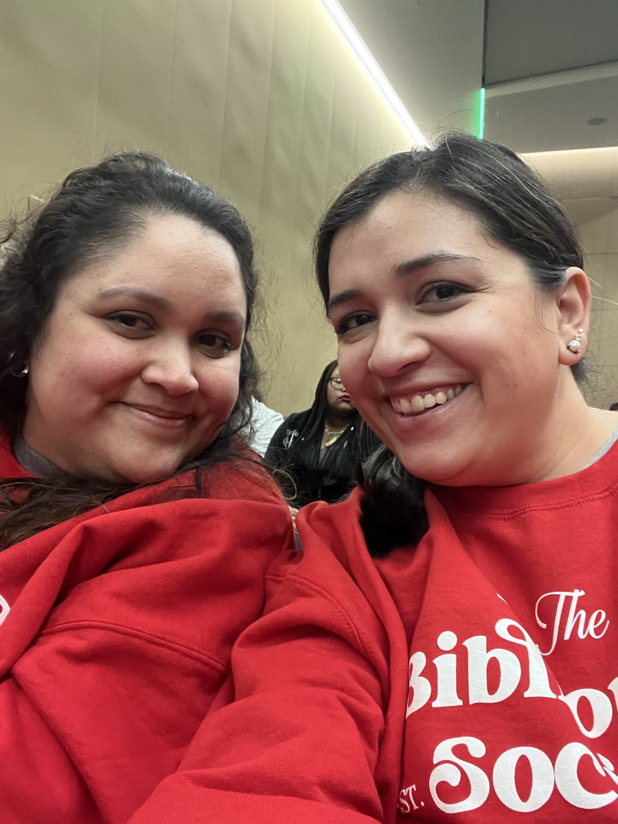Ozzys_at_PHS's tweet photo. I think we all came home with a longer TBR list! 📚Thank you @nttbfest for such a wonderful day! ✨Another huge thank you to Coach Johnson for getting us there and back home. We loved getting to hang out with some of our Parkhill friends too! #PHSlibrary #TxASL #RISDDreamBig https://t.co/pxwYKvjCFn