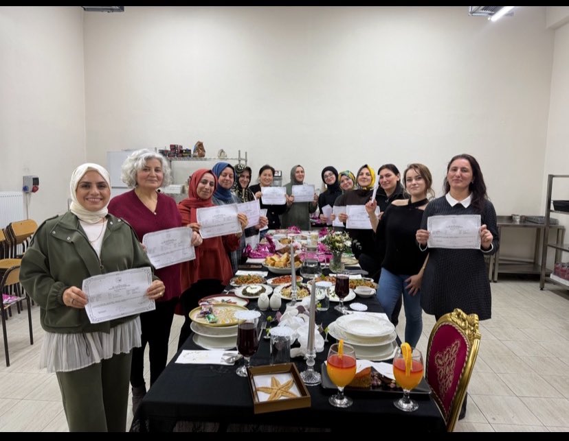 BusraBhr's tweet photo. Yıllardır kurslarıma katılıp sertifika almaya hak kazanarak mesleğe atılan sayısız kadınlar gününüz kutlu olsun hiç eksilmeyin hep çoğalın ve güçlenin 🙏🏼 https://t.co/Ktw1UNP1IM