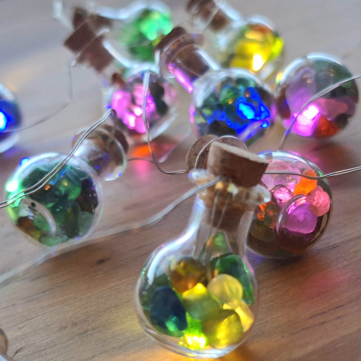 CatherineMMunro's tweet image. Have added some more seaglass fairy lights to shop. String of 20 tiny bottles filled with fairy lights and seaglass found on #Shetland beaches. Link in comments and bio 💙