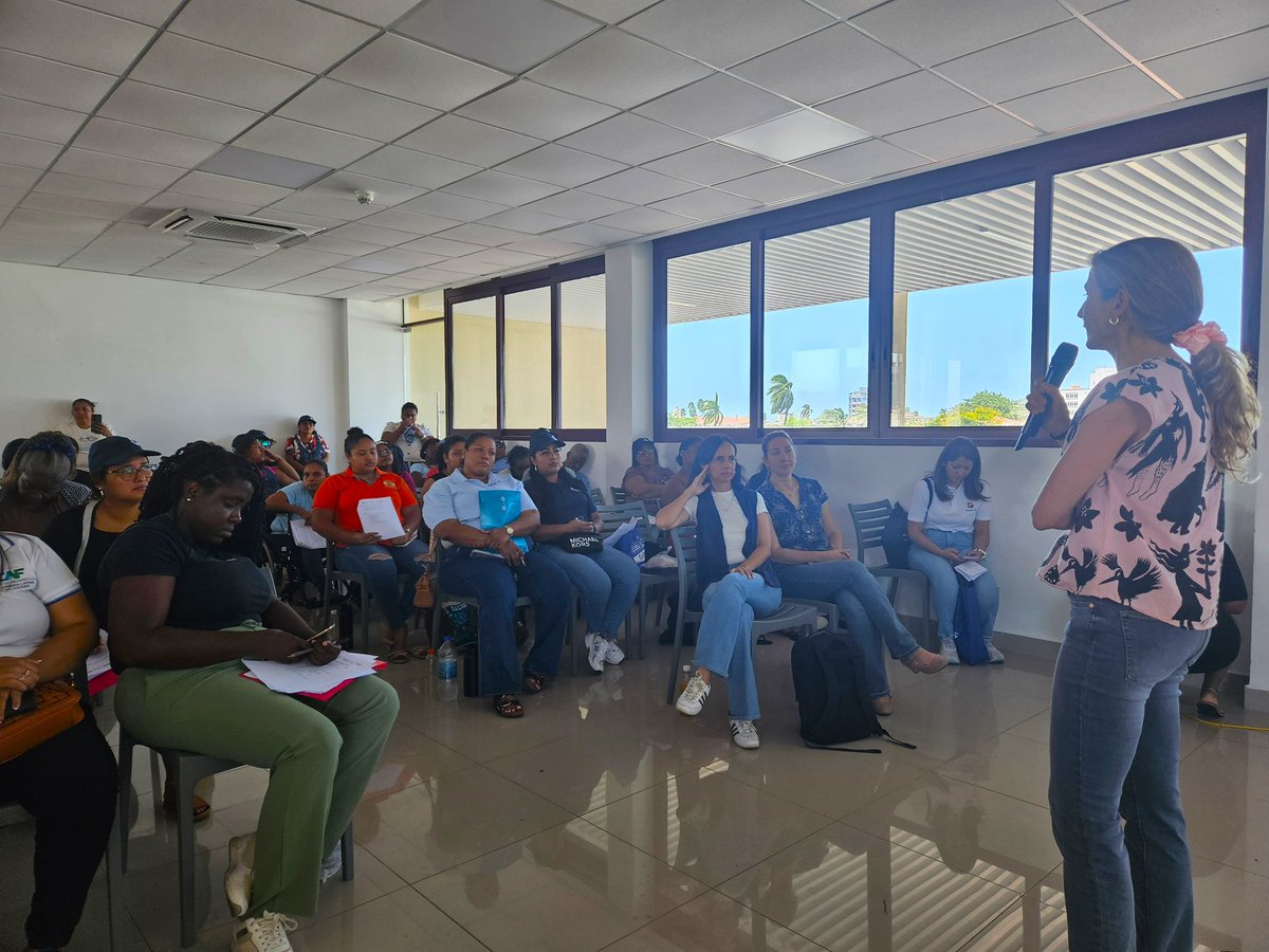AgendaCAF's tweet photo. En CAF conmemoramos el #8M con acciones concretas para impulsar el desarrollo y la autonomía económica de las mujeres.

En Colón, Panamá, se realizó un nuevo taller del proyecto “Empoderamiento en Acción: Mujeres de Colón Rompiendo Barreras”, dirigido a mujeres emprendedoras del Caribe panameño.

La iniciativa fortalece sus capacidades para emprender y generar ingresos mediante formación en liderazgo, gestión empresarial, finanzas, ventas, comunicación efectiva y trabajo en equipo.

Además, durante los talleres se ofrece servicio de cuido para niños y niñas en un espacio con actividades educativas y recreativas, facilitando la participación de las emprendedoras.

Este esfuerzo es posible gracias a una alianza público-privada con CAF, Generadora Gatún, Terpel, la Alcaldía de Colón, el Centro de Arte y Cultura de Colón, la @FundacionOla de Igualdad y @fudessos.