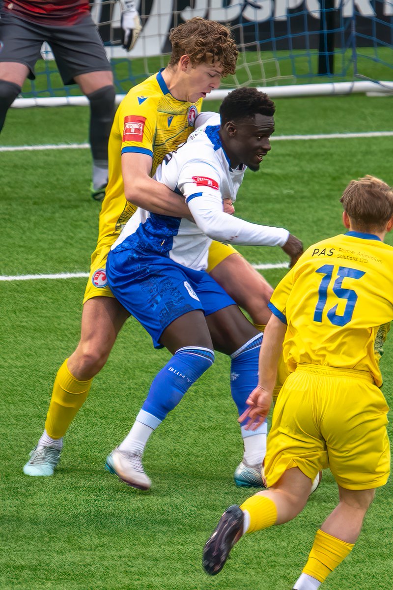 GomboczSteve's tweet image. Physical contact during the game Bury v Vauxhall Motors on 7/3/26. #BuryFC #PartOfIt @whitebluearmy
@buryfcofficial #bfc140 #shakers