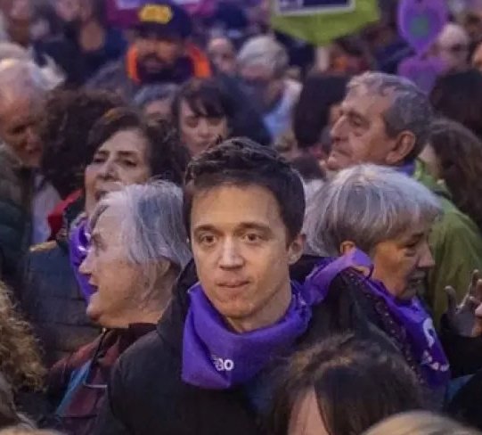 🚨 TITULA la foto: