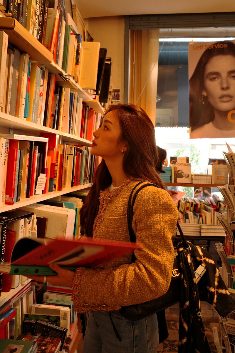 𝒪𝒽 ! 𝓈𝒾 𝓉𝓊 𝓅𝑜𝓊𝓋𝒶𝒾𝓈 𝓁𝒾𝓇𝑒 𝒹𝒶𝓃𝓈 𝓂𝑜𝓃 𝒸𝑜𝑒𝓊𝓇, 𝓉𝓊 𝓋𝑒𝓇𝓇𝒶𝒾𝓈 𝓁𝒶 𝓅𝓁𝒶𝒸𝑒 𝑜ù 𝒿𝑒 𝓉’𝒶𝒾 𝓂𝒾𝓈𝑒!

– Gustave Flaubert –

#CHANELFallWinter
#CHANELShow
#CHANELFW26xLenaMiu
#LenaMiu 
#PFW  

<a href="/CHANEL/">CHANEL</a>
<a href="/lena__lorena/">Lalinalena 🦋</a>
<a href="/miunatshaa/">Natsha T.🧸</a>