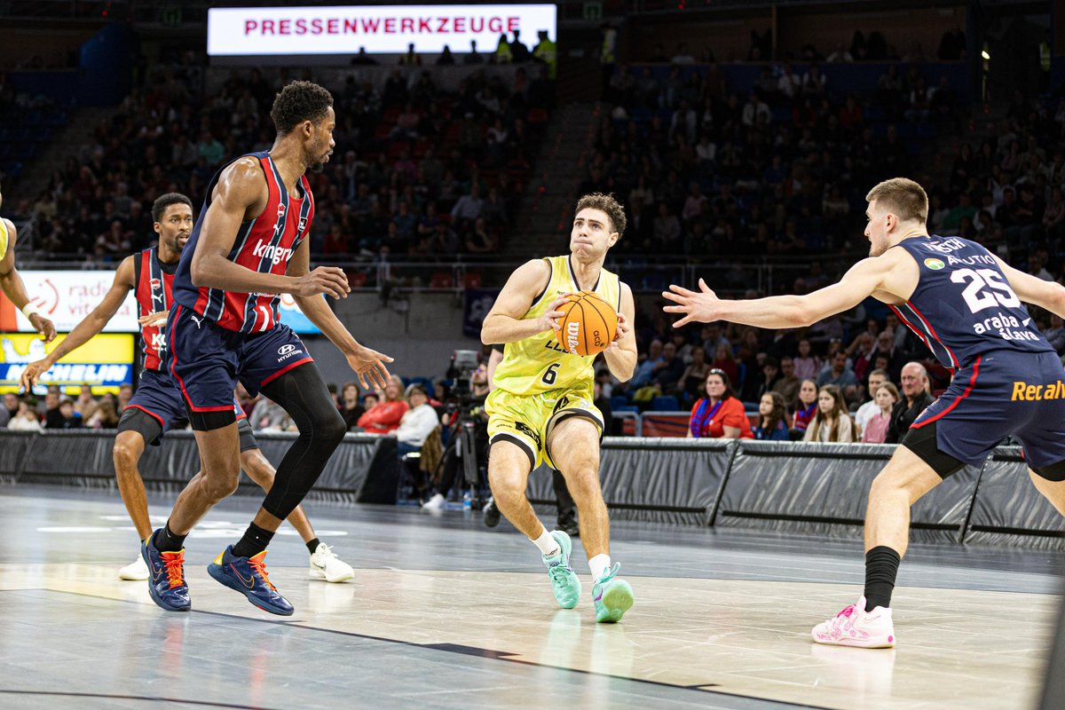 Muy buen debut de Dani García con Lleida.

El base del <a href="/UCAMMurcia/">UCAM Murcia</a>, cedido, ha firmado 11 puntos, 2 rebotes y 4 asistencias (13 de valoración) en 25 minutos.

+11 con él en pista (han perdido de 3).

Ha sido su primer partido ACB de la temporada.