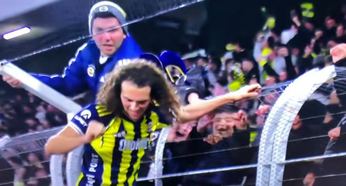 Kiralık katil samsun çok mücadele etti, MHK nin tetikçisi Oğuzhan Çakır her türlü pisliği yaptı ama kazanan FENERBAHÇE.