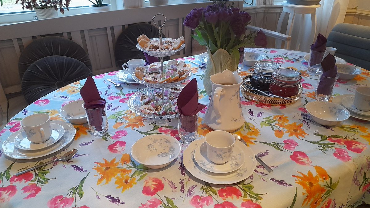 SwedishGamester's tweet image. I've been #hungover and #tired all day so mostly been #BingeWatching the spinoff series of #TheWalkingDead, until it was time to #GetReady and go to my #sister's house for her #BirthdayCelebration. She had an #AfternoonTeaParty and it was really nice.
Glad I'm back #home though!