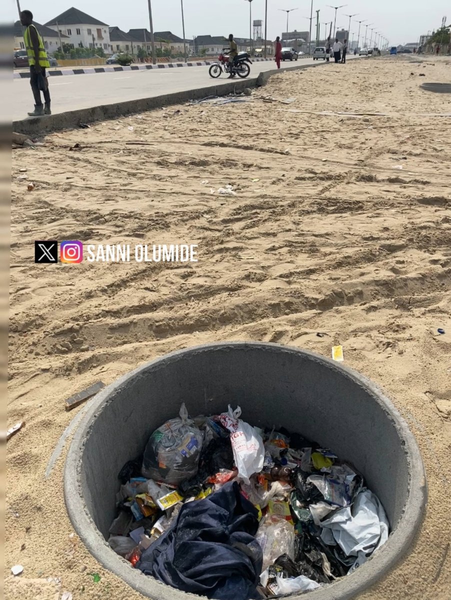See the drainage of the new coastalroad under construction. Nigerians have gone to dump refuse inside. Haaaaaa

I dont even know how to react to this💔