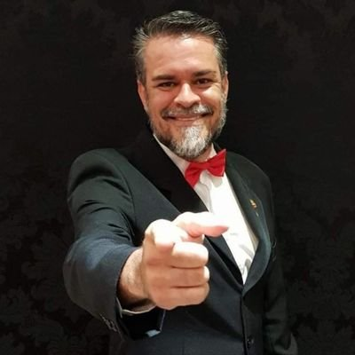 lunayrel's tweet photo. @paulodetarsog Vamos brincar de falsa simetria? Esse homem aqui tem traços de um pedófilo nato, o olhar de quem nunca viu uma buceta de perto, a barba mal feita por alguém que tenta infantilizar sua própria existência deprimente. Cuidado gente, POTENCIAL DE PEDOFILO. Como é bom brincar disso né https://t.co/ZHUprfkBbw