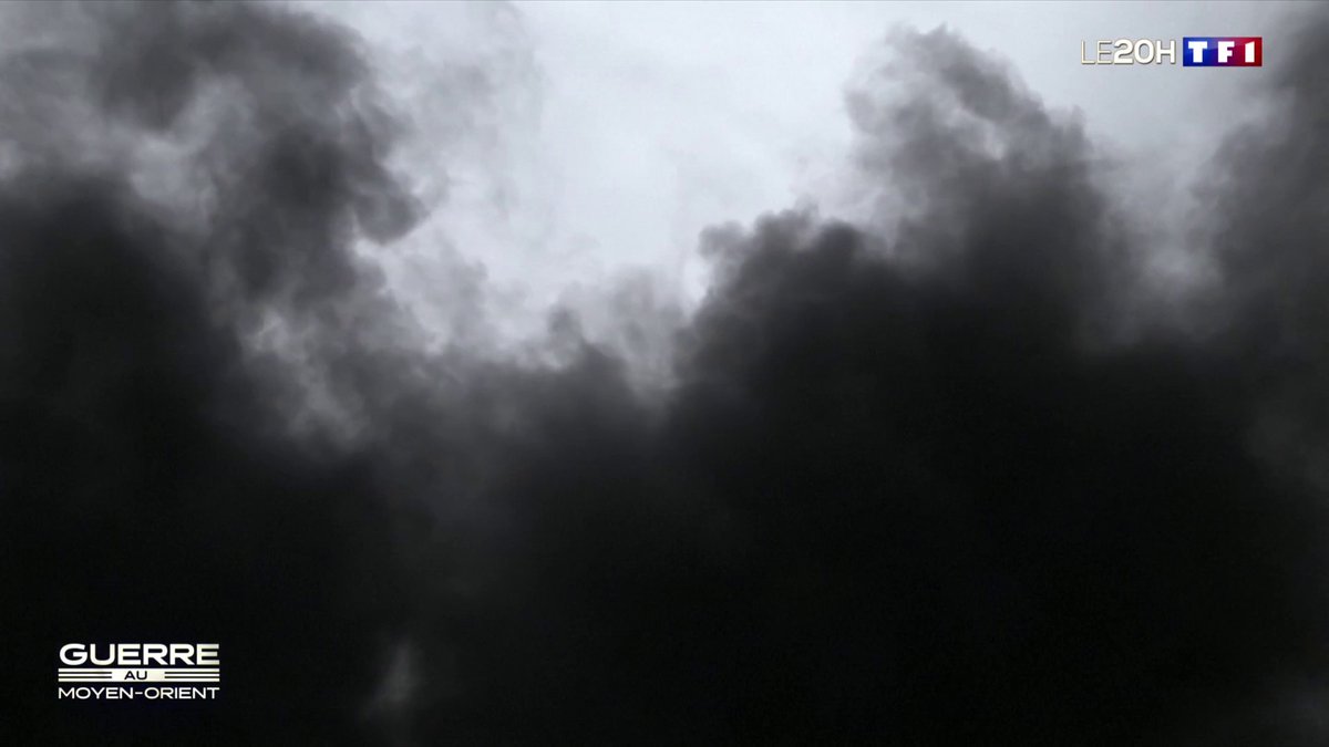 Image for the Tweet beginning: 🔴 Dépôts pétroliers en feu