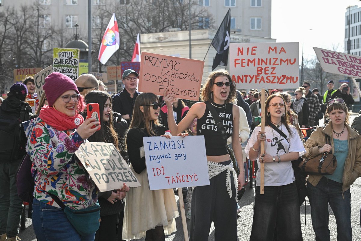 Zdumiewa mnie ta faszystowska imprezka, która pomija pozostałe 54 płci.