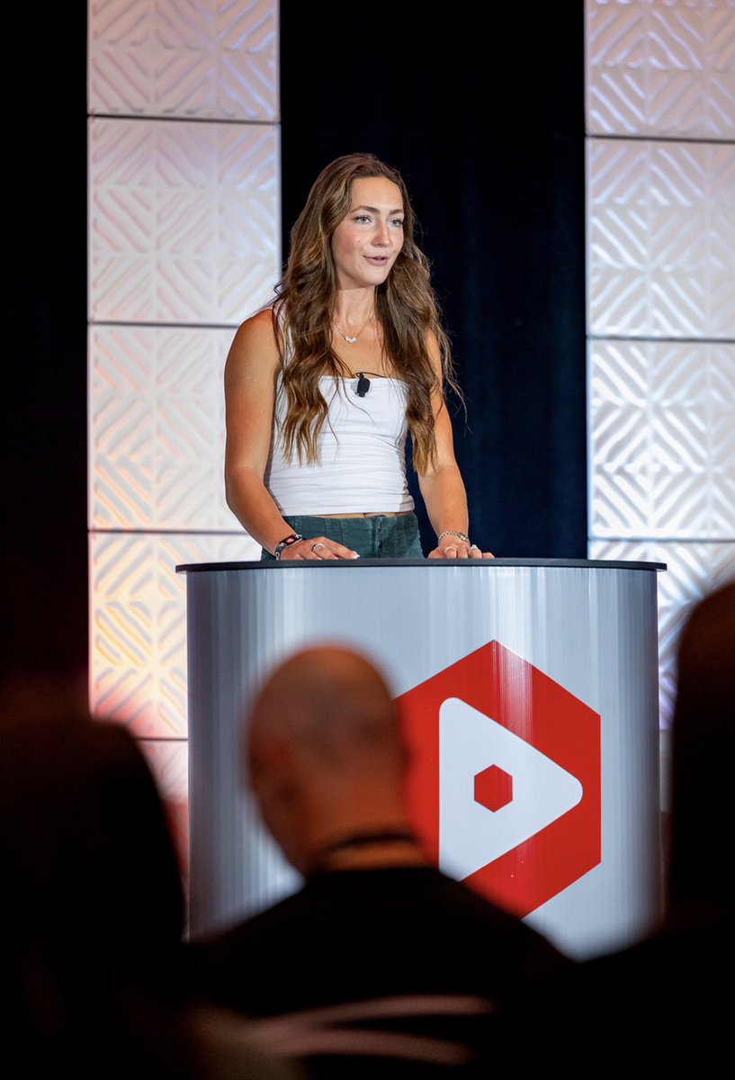 Laurafarm45's tweet photo. Had the pleasure of presenting @vidsummit this year in Dallas! What an incredible group of creators. Thanks for having me! https://t.co/8yoow34ig9
