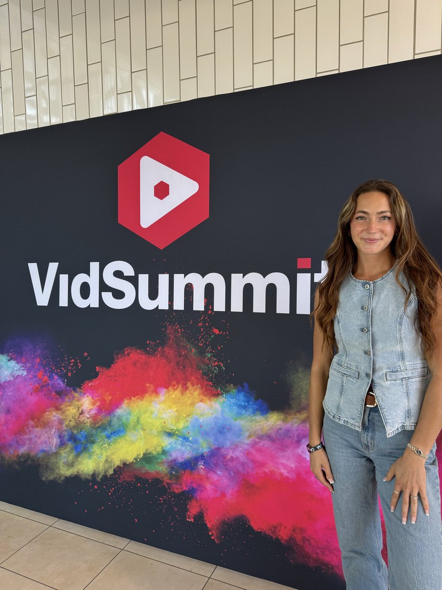 Laurafarm45's tweet photo. Had the pleasure of presenting @vidsummit this year in Dallas! What an incredible group of creators. Thanks for having me! https://t.co/8yoow34ig9