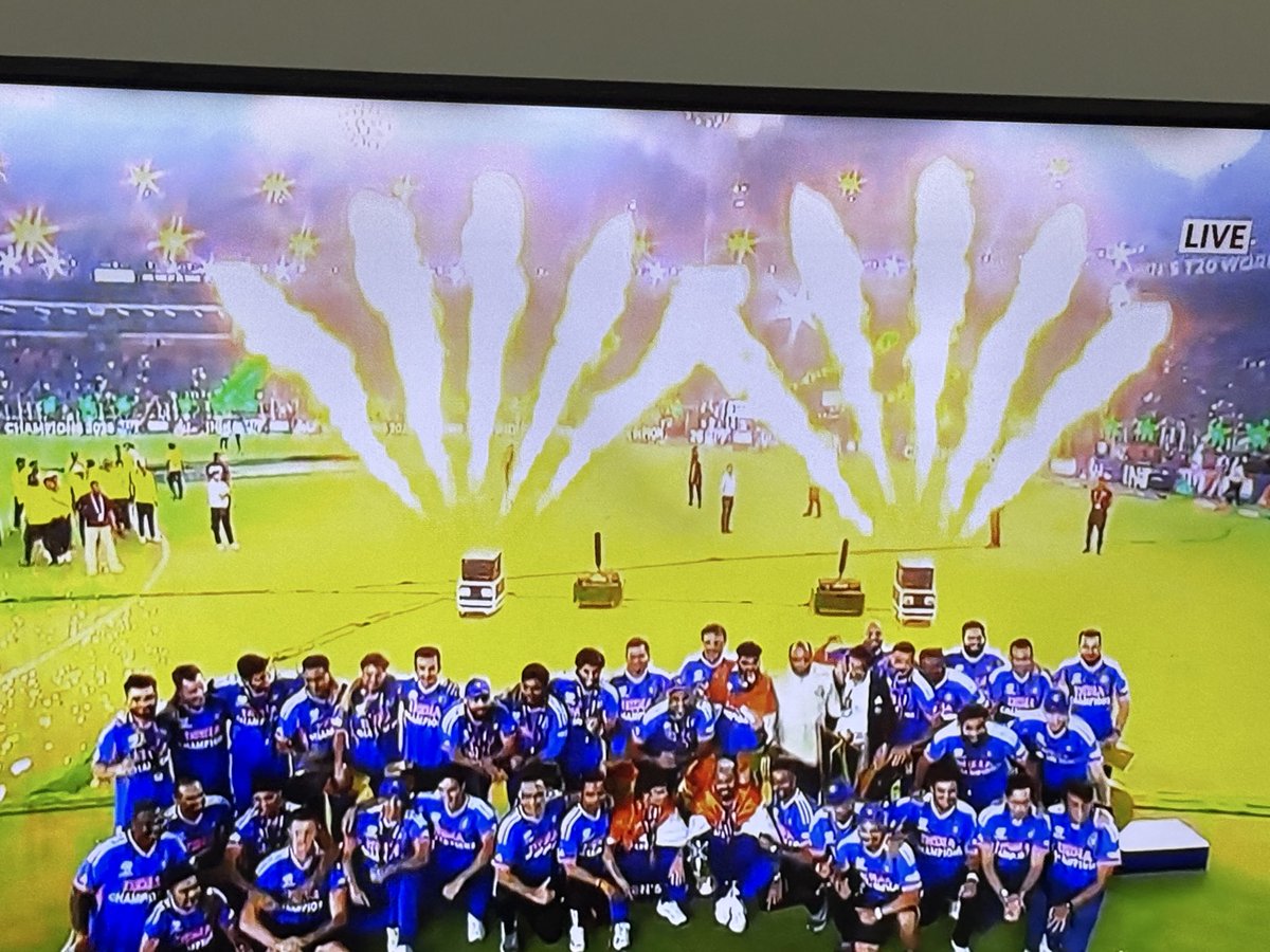 WardhanDubey's tweet photo. History Repeated
History Defeated
HISTORY CREATED 🔥🔥

🏆🏆🥇🥇🎖️🎖️

Well Done ! Team India 🇮🇳 https://t.co/F5s84yJGJW