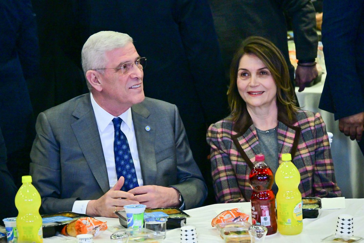 iyiparti's tweet photo. İstanbul iftarımızda vatandaşlarımızın çok yoğun katılımı, teşkilatımızın birliği ve dirliği her türlü takdirin üzerindeydi. 

Bayrak İstanbul’dan, Genel Başkanımız Sayın Müsavat Dervişoğlu’nun gür sesiyle kaldırıldı. 

Kutlu olsun!☀️ https://t.co/ZkLD1omoBq