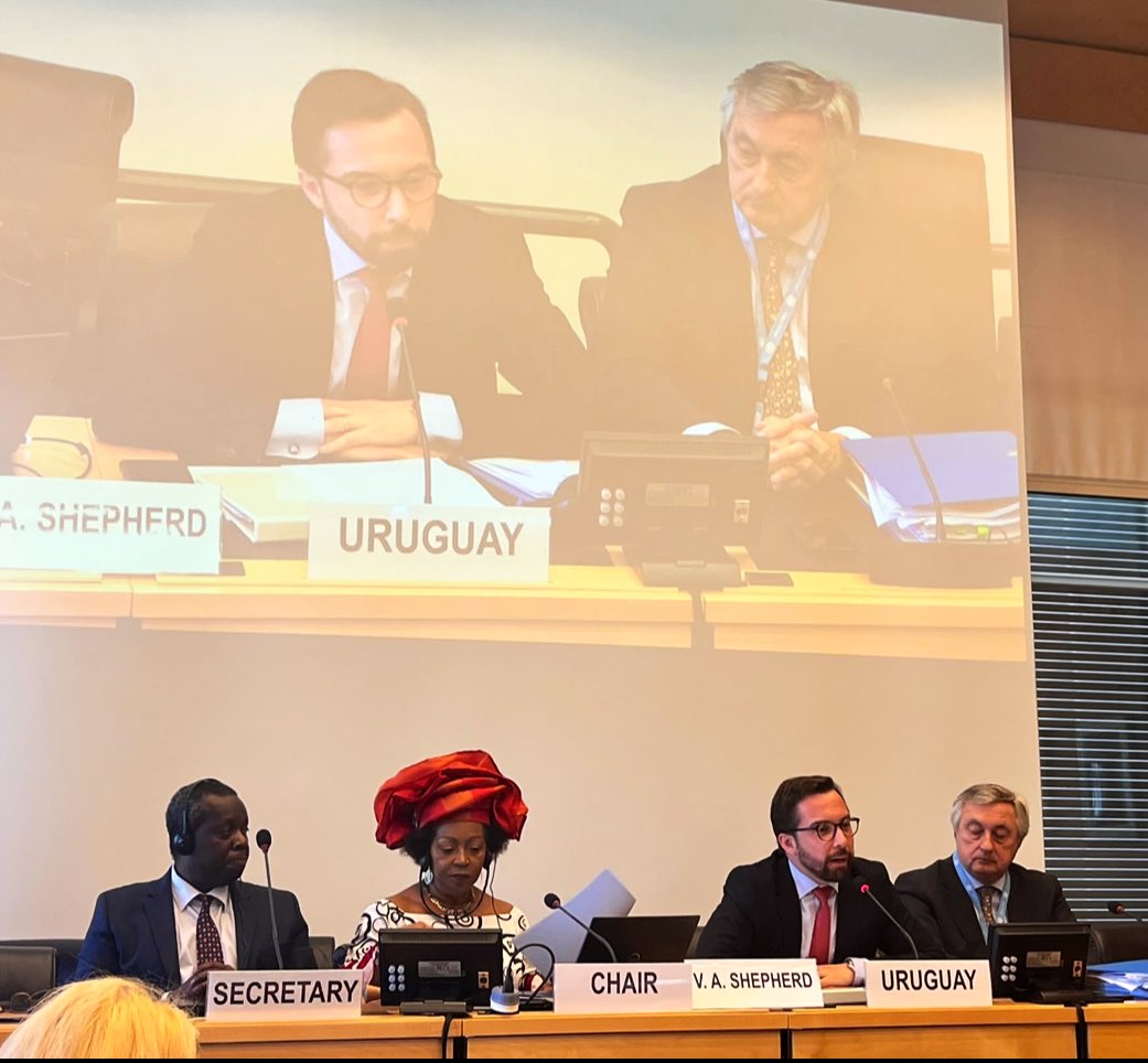 N_Albertoni's tweet image. Se fue un gran embajador y buen amigo. Álvaro Moerzinger fue un excelente representante del país en diversos destinos clave para nuestra política exterior. Siempre representó a Uruguay con inteligencia y enorme capacidad de trabajo. 
Abrazo grande a su familia. 
#QEPD. 
(📸Acá un