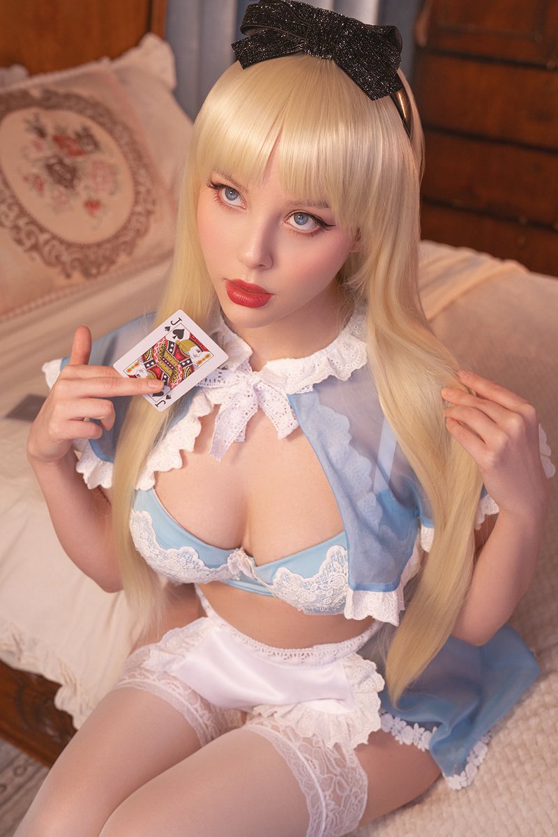 HellyValentine's tweet photo. Forget the tea I’m the real treat here✨ https://t.co/X5BO8HtXEC