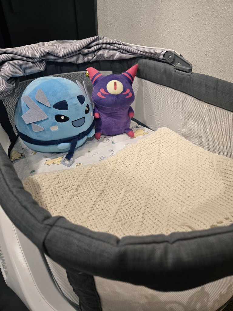 Mochiismo's tweet photo. Baby Mochii is one month away 💙💖 when its time, he will choose who his oshi is via which plush he reaches for.... stay tuned ☺️🫡 https://t.co/lIgja7ATnx