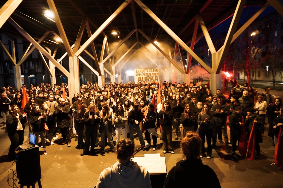 Itaia_deba's tweet photo. Gaur, martxoaren 8an, emakume langileon interesen alde eta matxismoaren zein faxismoaren aurka mobilizatu gara Ermuan eta Arrasaten.

EMAKUME LANGILEOK ASKATZEKO, BATU BORROKARA! https://t.co/fRw1OZvOk6