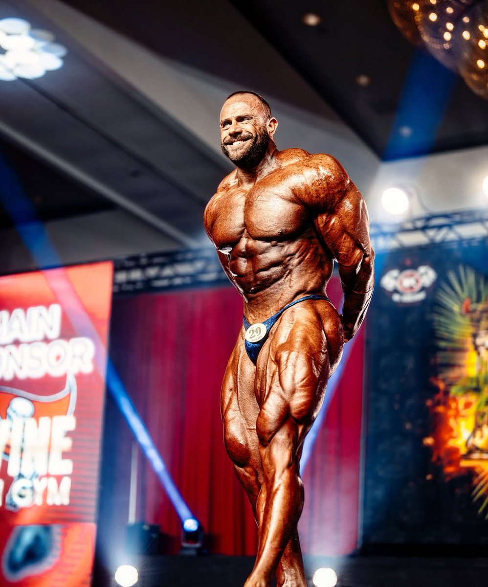 Posing Trunks tweet media