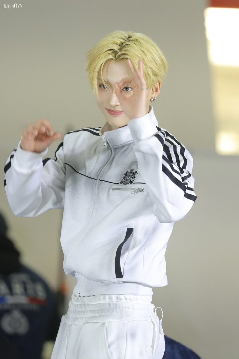 Rowan508 tweet media