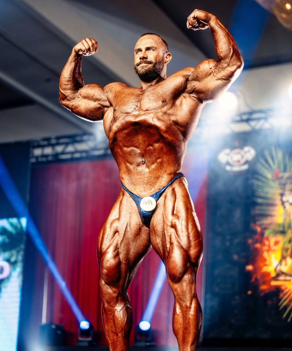 Posing Trunks tweet media