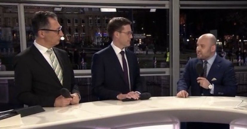 Logistikleiter's tweet photo. Deutsches Two and a Half Men https://t.co/R8ynzOKvSY