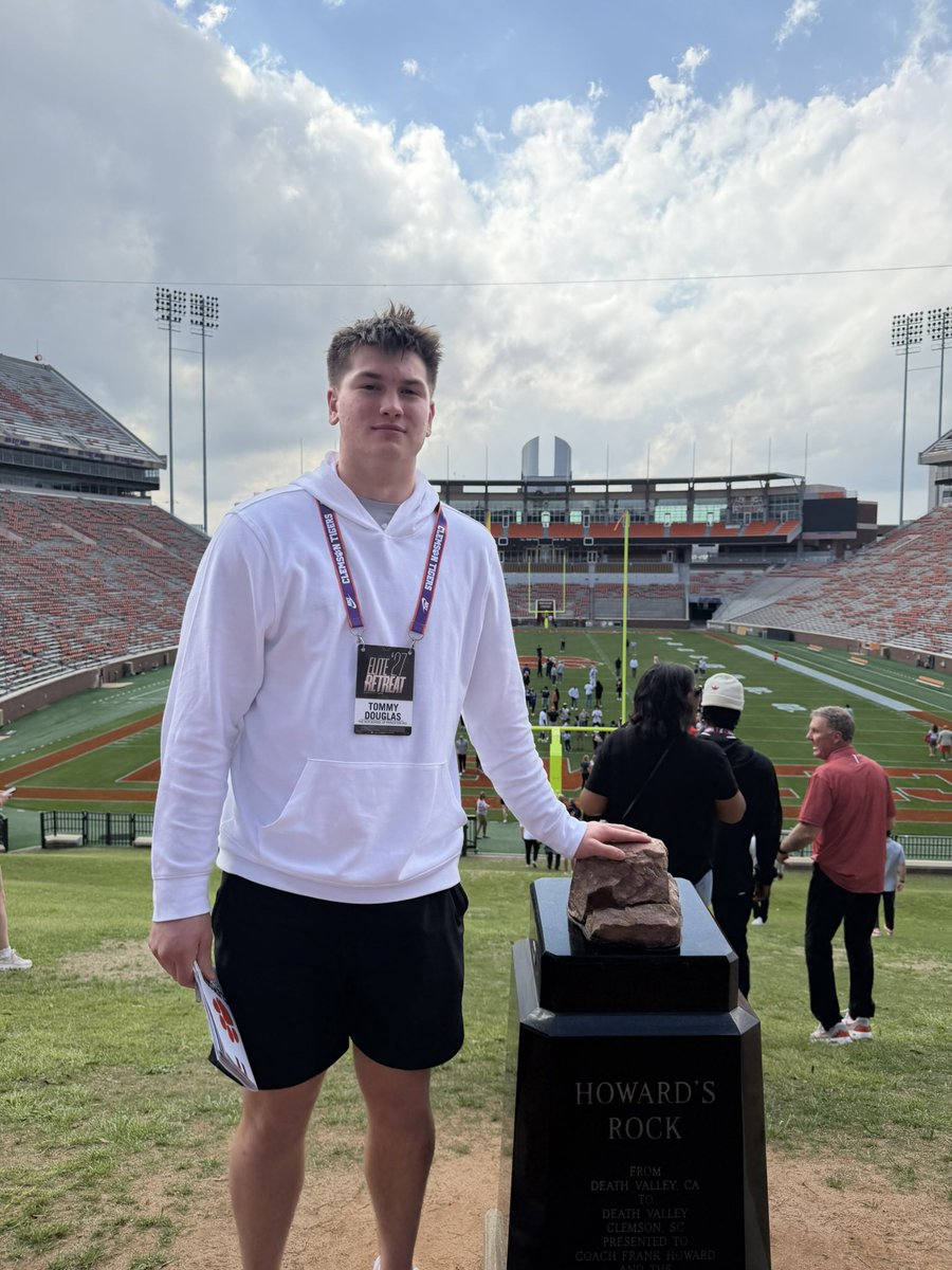 TDouglas1249's tweet photo. I had an amazing time at Clemson yesterday during their Elite Retreat. The hospitality and family atmosphere was special! Thank you to all the coaches who spent time with my family and I!
@Red_Zone75 @coachkr10 @Tonyrazz03 @ChadSimmons_ @SWiltfong_ @TomLoy247 @BrianDohn247 https://t.co/fMc7zCluiq