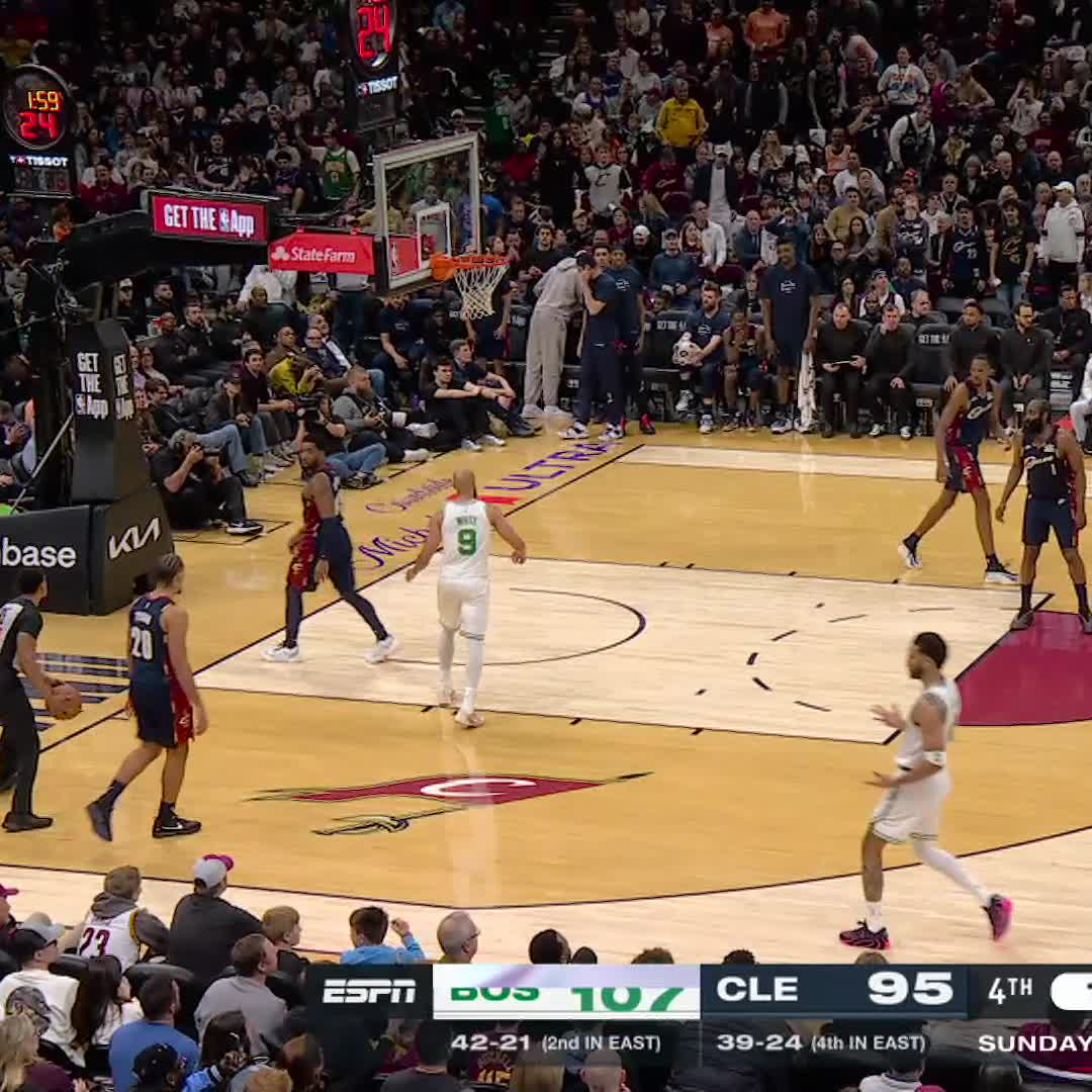 Celtics up 9 and need to stop the bleeding…who else but Jayson Tatum
He still has some things to work through, but his confidence is there. No hesitation and called for the ball when he saw an opening: