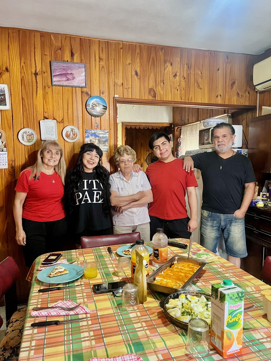 alanizcm's tweet photo. Como todos los domingos almorzando con la abu 🧡 https://t.co/E6dlDya2U8