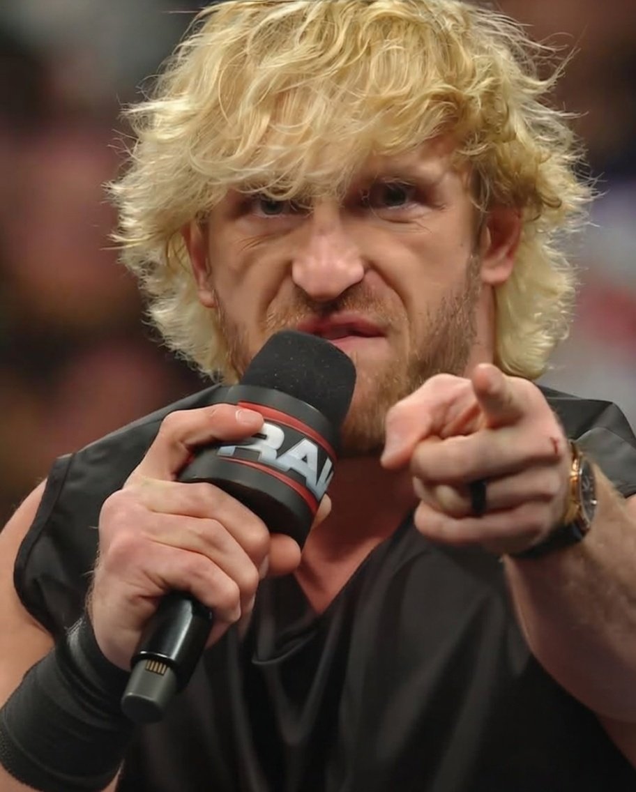meeena_pee's tweet image. WWE has told Logan Paul to stop his plans for a boxing match against NFL players. To avoid injuries before WrestleMania 42, management ordered him to focus only on wrestling. Paul agreed, saying he is staying loyal to WWE.
#loganpaul #WWE #Boxing