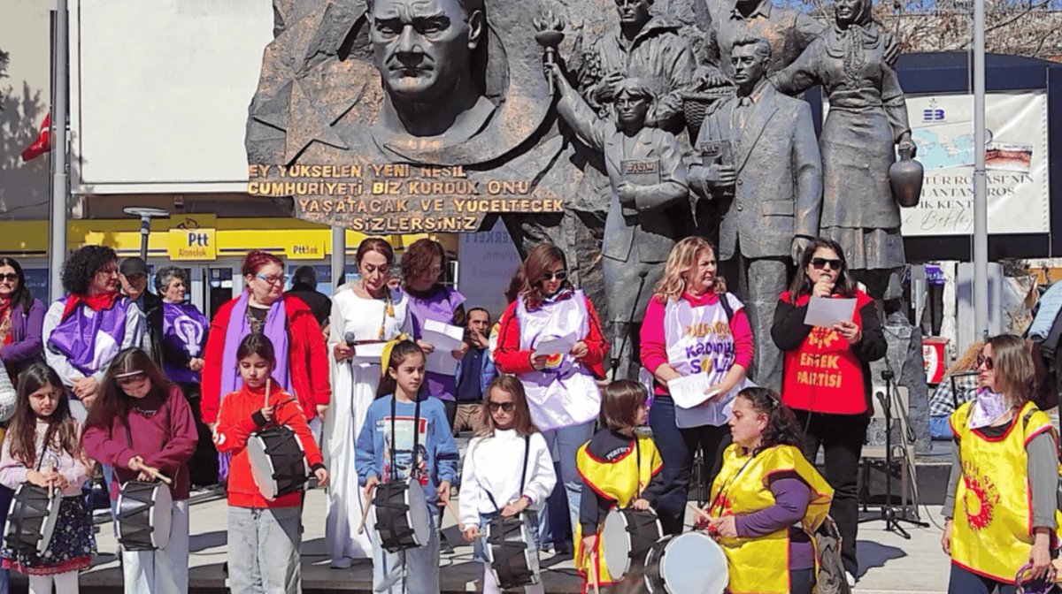 sesgenelmerkezi's tweet photo. #8Mart  Kadınların Uluslararası Birlik, Mücadele ve Dayanışma Günü’nde, 
YOKSULLUĞA, ŞİDDETE, GÜVENCESİZLİĞE KARŞI BARIŞ, LAİKLİK VE ÖZGÜRLÜK MÜCADELESİNİ BÜYÜTÜYORUZ!" Şiarıyla alanlardaydık.   
🚩Amed
🚩Edremit
🚩Malatya
🚩Sinop

 YAŞASIN KADINLARIN ÖRGÜTLÜ MÜCADELESİ!
 KADIN, YAŞAM, ÖZGÜRLÜK ! 
JIN, JÎYAN; AZADÎ !
