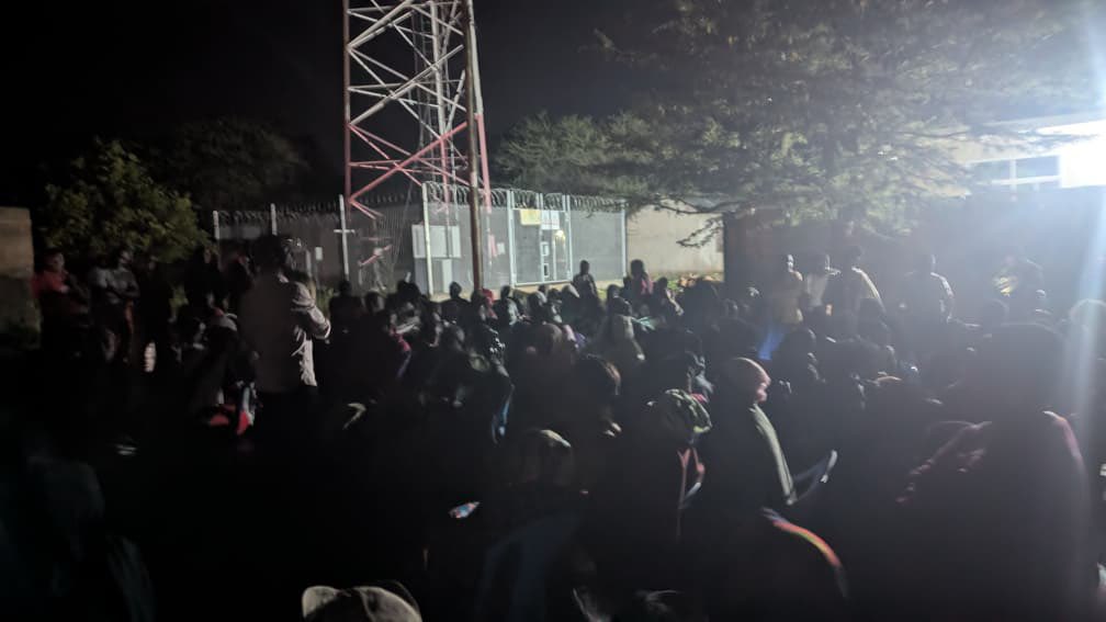 BAWACHA waliofika Musoma kwa ajili ya maadhimisho ya siku ya wanawake Duniani baada ya kuachiwa huru kutoka Polisi wamekutana na Viongozi wa Mkoa wa Mara pamoja na Kanda ya Serengeti kwa ajili ya chakula cha pamoja na kutiana moyo wa kuendeleza mapambano.