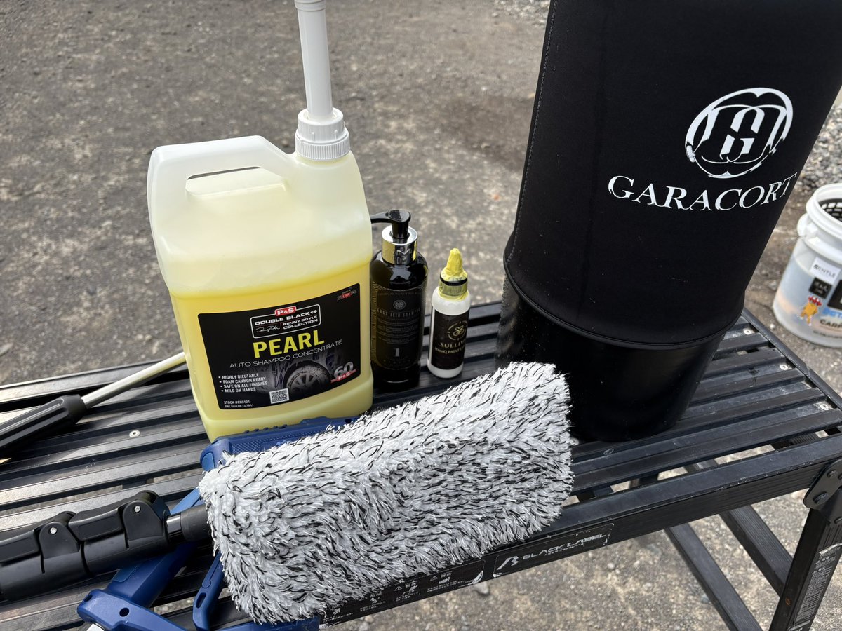 初使用のオンパレード‼️
初だからパールを濃くし過ぎたのか軟水器のお陰か分からなかったけど、洗車終わった後でも濃密泡が残ってくれて、泡切れも素晴らしかった👍✨
結構濃かったけど染みにもならなかったぞ🤔

今度はいつも使ってるシャンプーで試そ😂