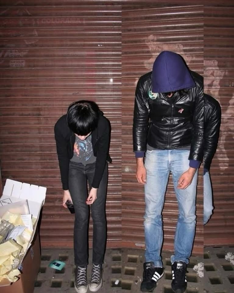 rogue's tweet photo. The photoshoot behind Crystal Castles’ album cover taken during one of their shows in London, 2006. https://t.co/dmR2ghm46e